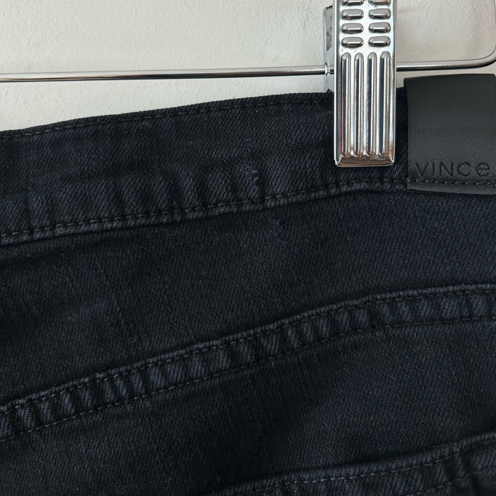 VINCE. Mason" Relaxed Rolled Jeans in a classic black | Size 29 - Picture 7 of 8